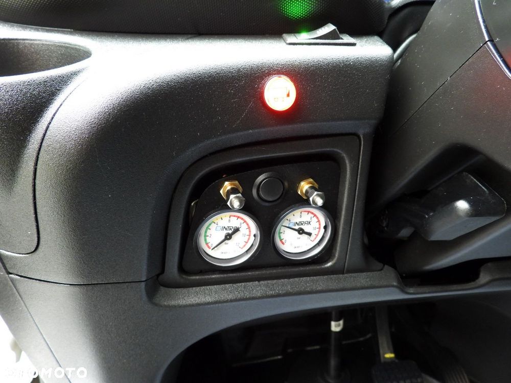 Iveco DAILY 35S18 KONTENER HI-MATIC WINDA 8 PALET TEMPOMAT NAWIGACJA LEDY PNEUMATYKA AUTOMAT HI-MATIC KLIMATYZACJA  180KM - 36