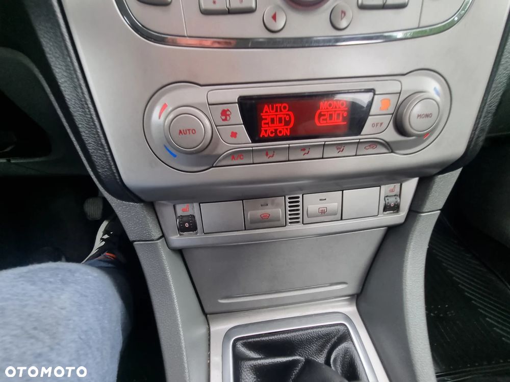 Ford Focus 1.6 TDCi Ambiente DPF - 18