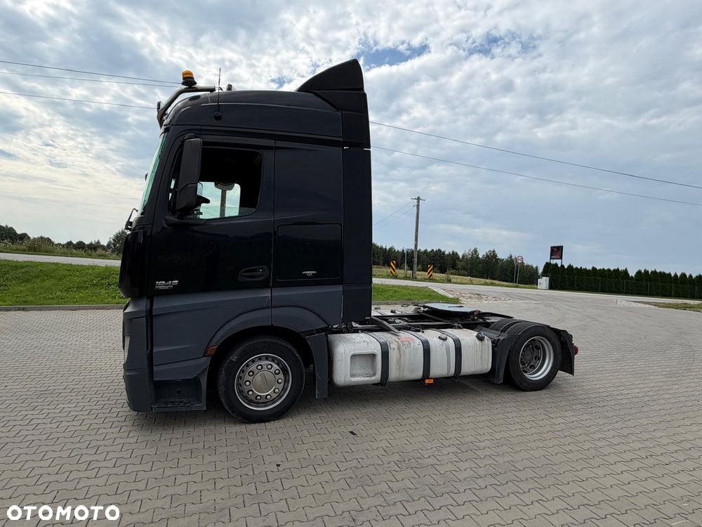 Mercedes-Benz Actros - 3