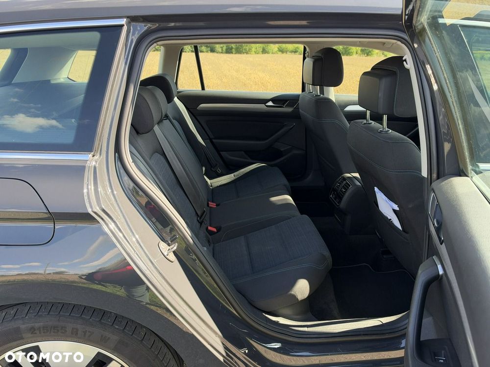 Volkswagen Passat - 17