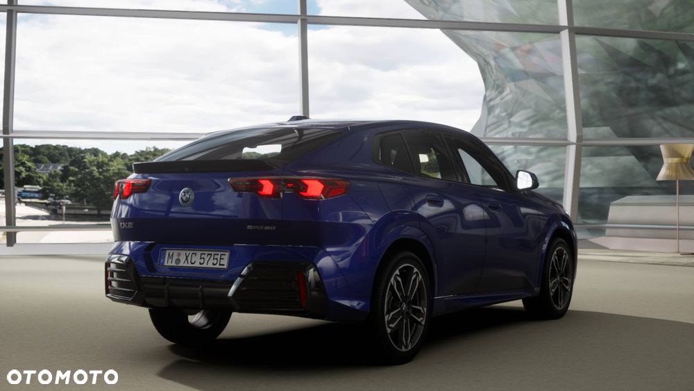 BMW iX2 eDrive20 66.5kWh M Sport - 12