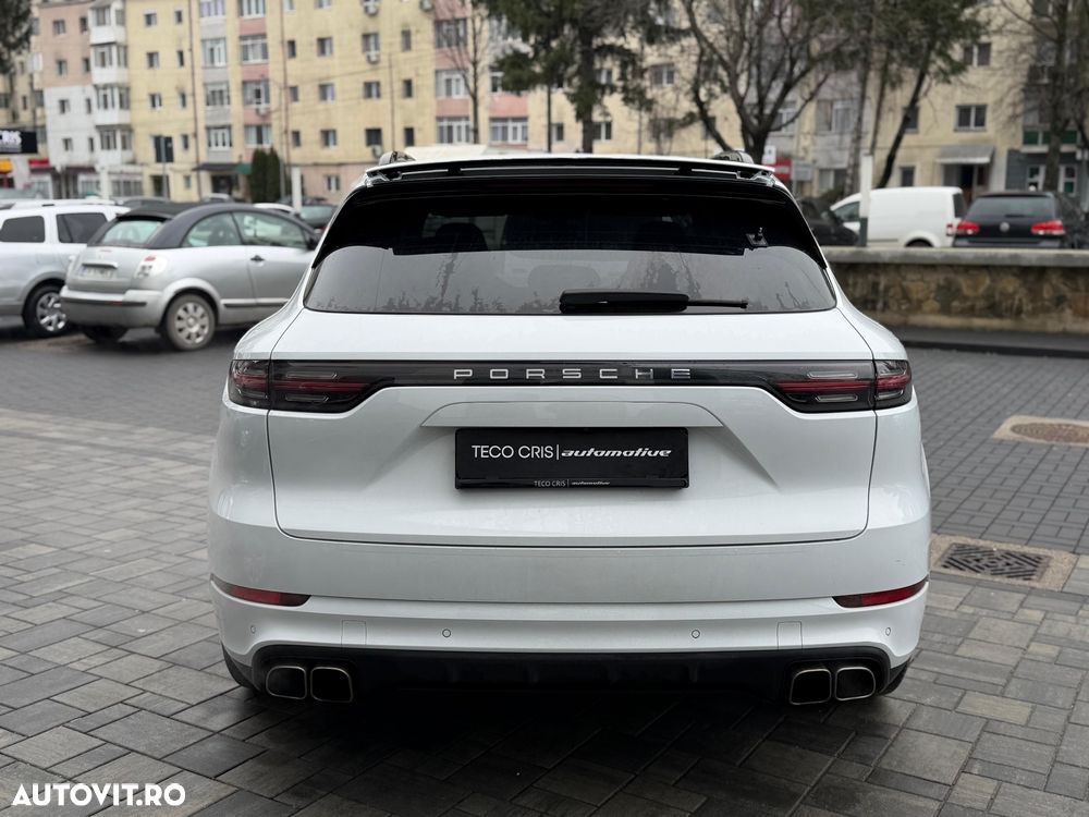 Porsche Cayenne Turbo - 11
