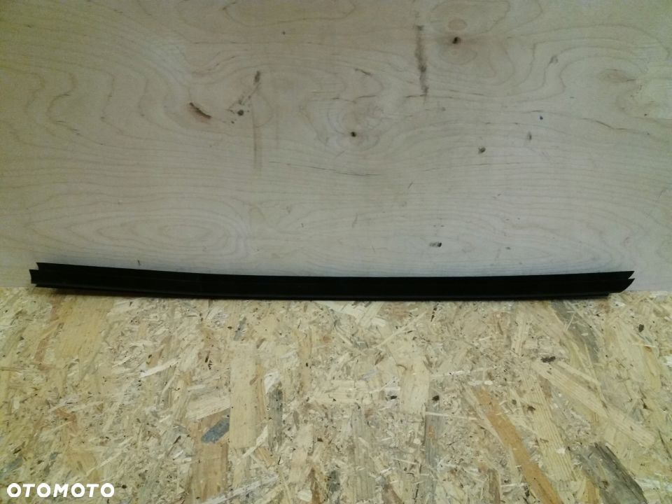 BMW E84 NOWA USZCZELKA DRZWI LEWY PRZÓD 51332990301