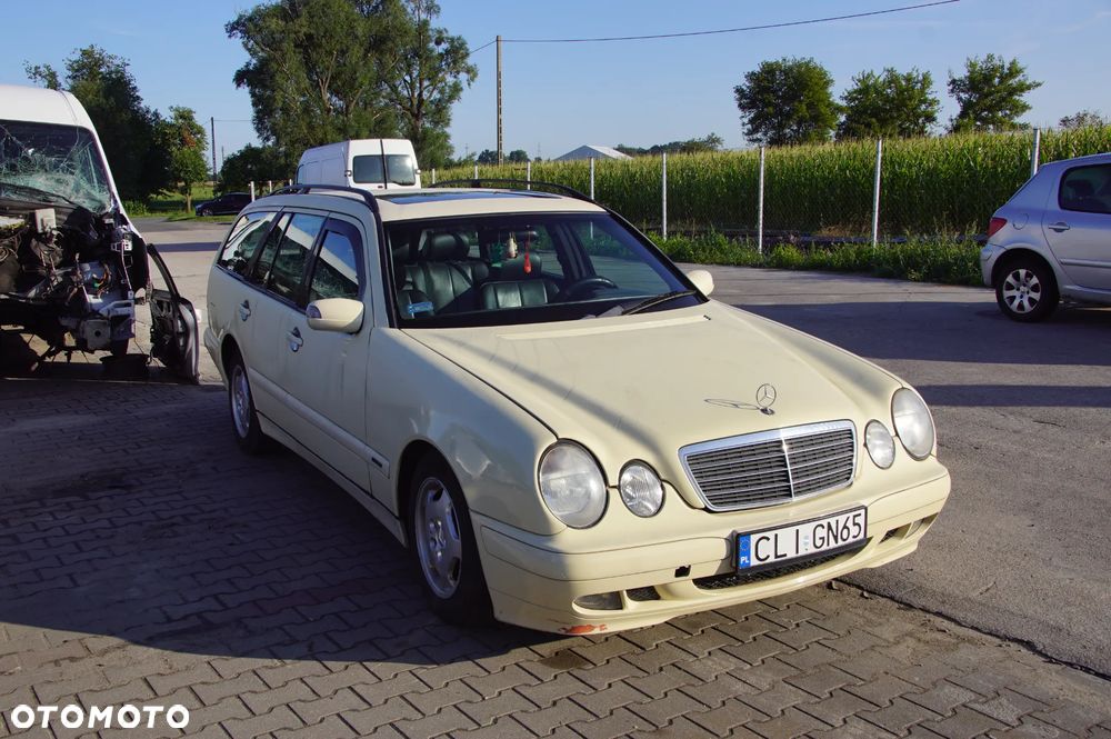 Auto na części - Mercedes E-Klasa W210 Lift 220 CDI 2.2 CDI 143 KM 611961 722699 623 1999R Silnik Skrzynia Maska Klapa Drzwi Szyba Lusterko Klamka Błotnik Deska Kokpit Sterownik Moduł Licznik - 8