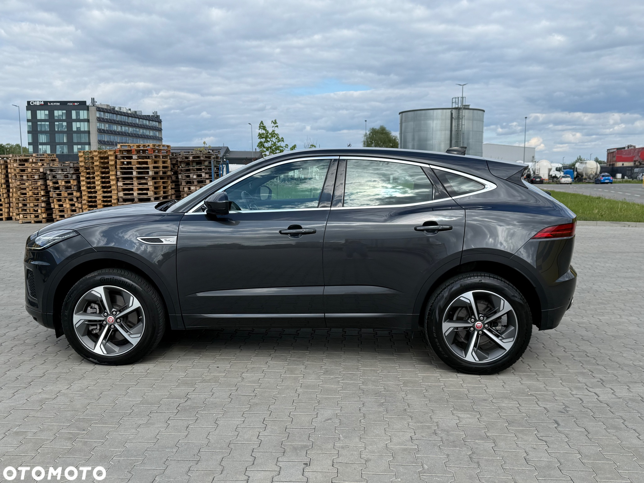 Jaguar E-Pace P200 AWD R-Dynamic SE - 8