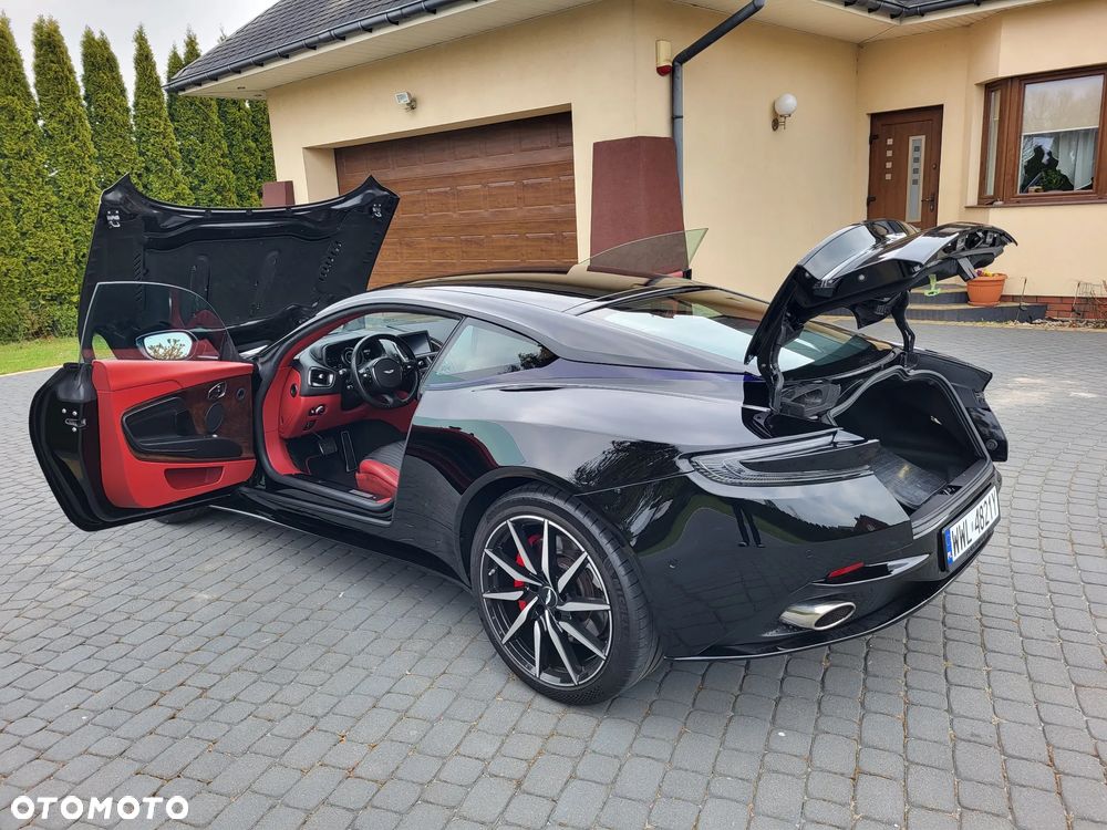 Aston Martin DB11 Launch Edition - 36