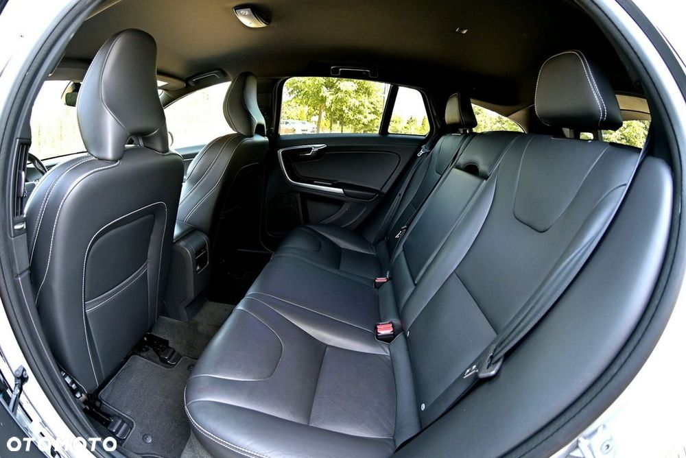 Volvo V60 D2 Drive-E Momentum - 16