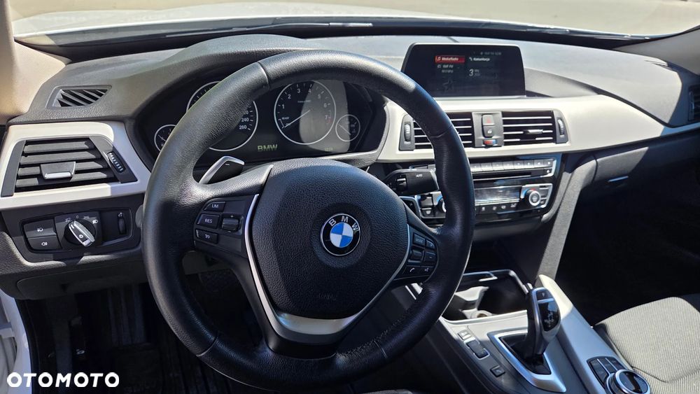 BMW 3GT 320i GPF xDrive Advantage - 8