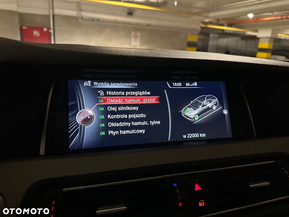 BMW Seria 5 520d xDrive - 28