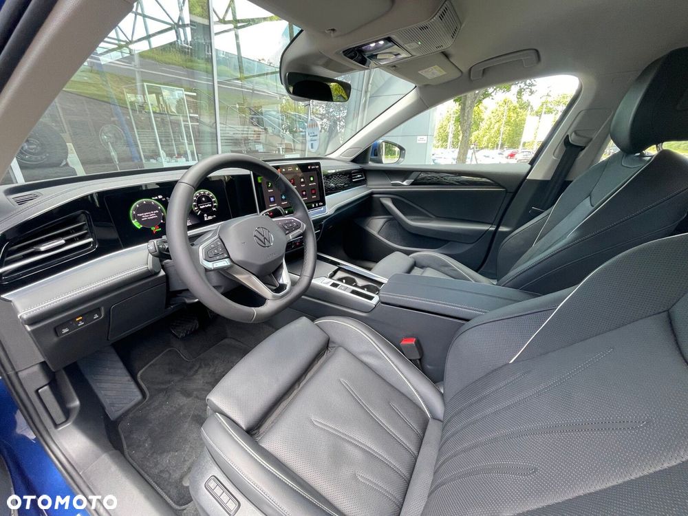 Volkswagen Passat - 12