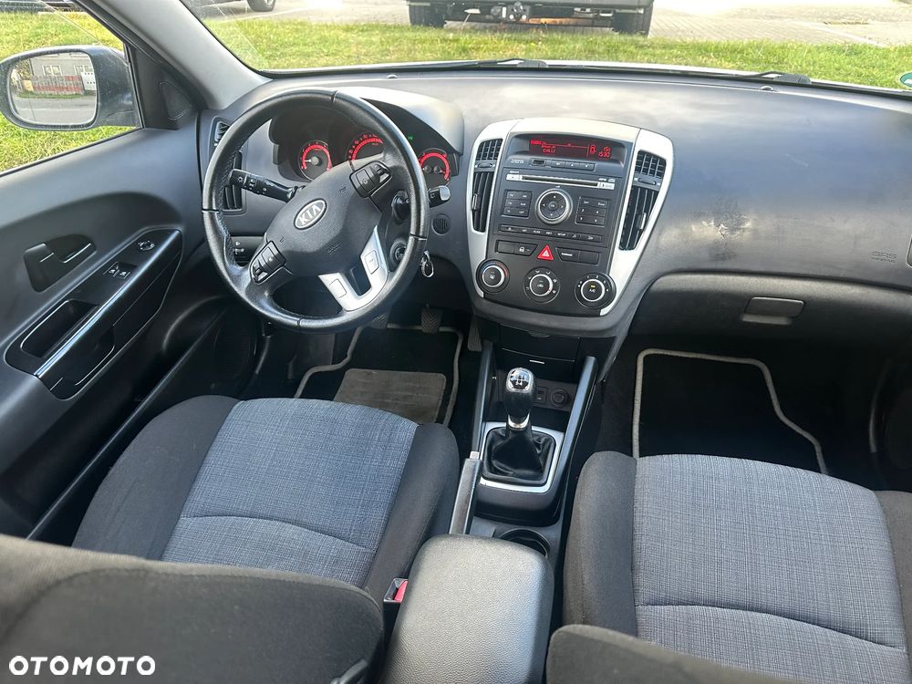 Kia Ceed 2012 photo 2