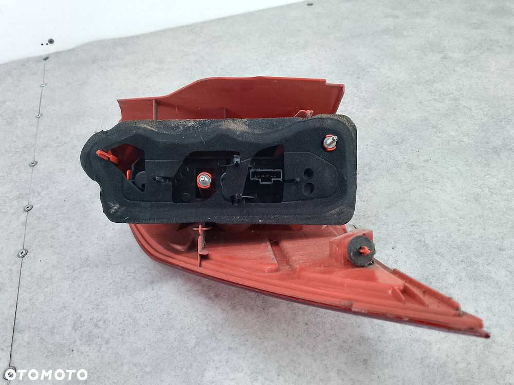 LAMPA TYLNA LEWA PEUGEOT 1007 VALEO HATCHBACK - 6