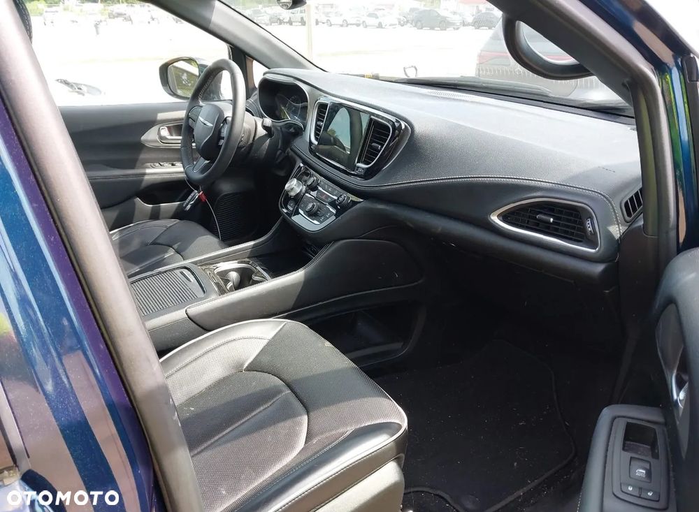 Chrysler Pacifica - 8