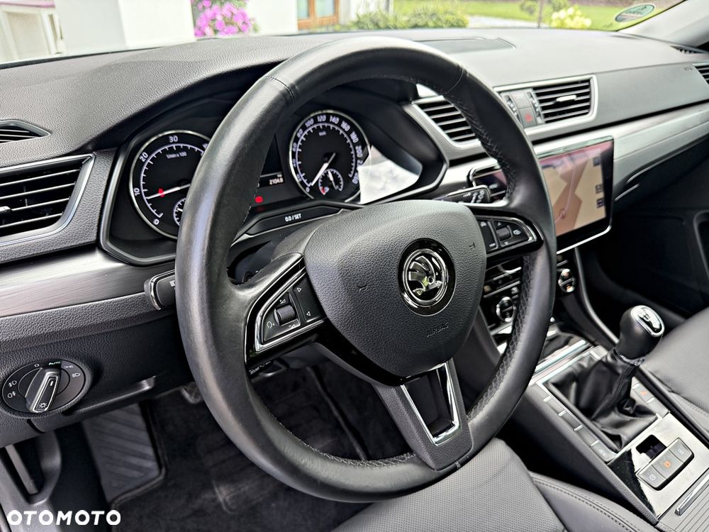 Skoda Superb 2.0 TDI Premium Edition - 17