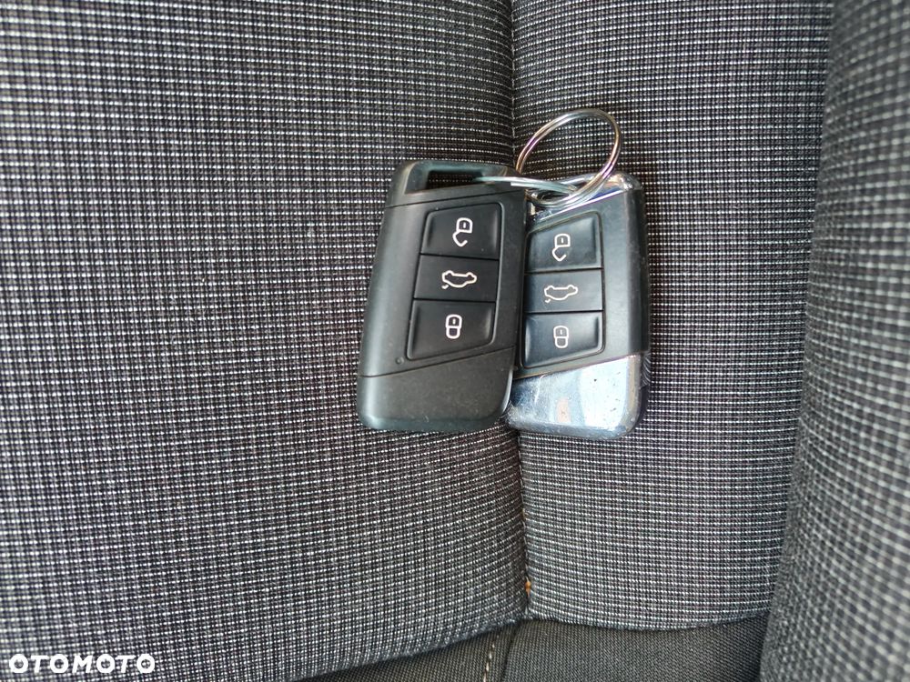 Volkswagen Passat 2.0 TDI SCR DSG Comfortline - 29