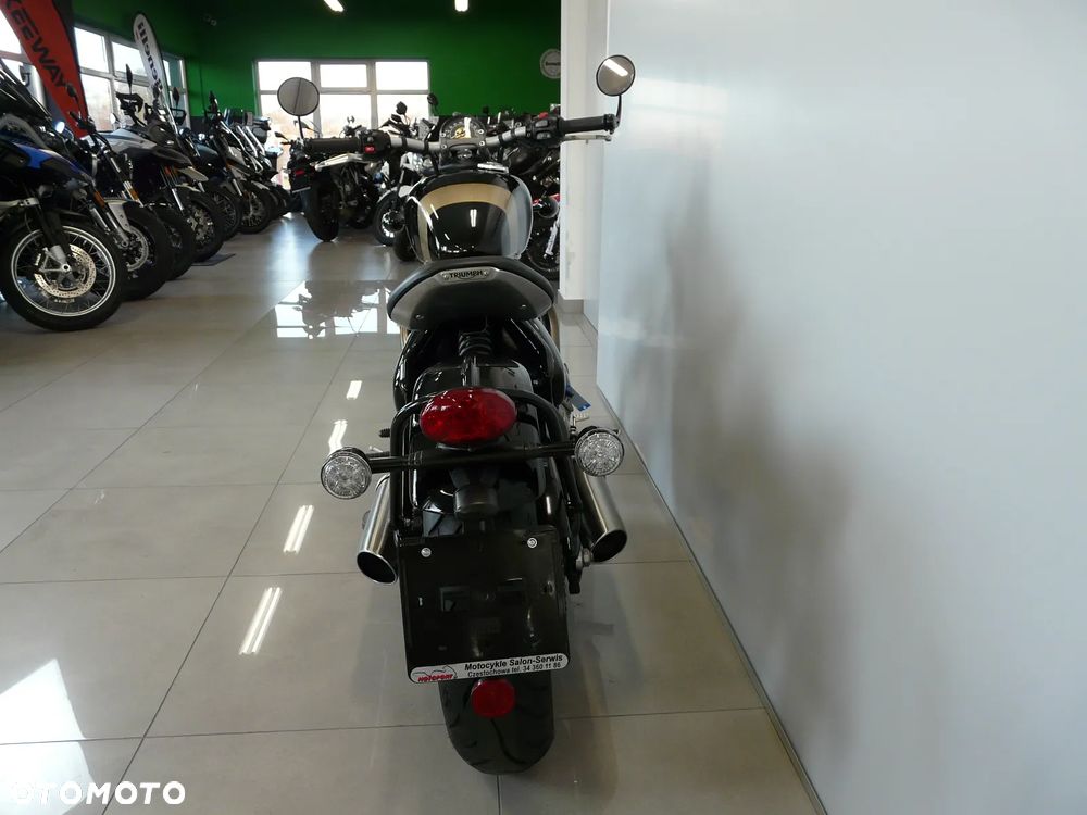 Triumph Bonneville Bobber - 26