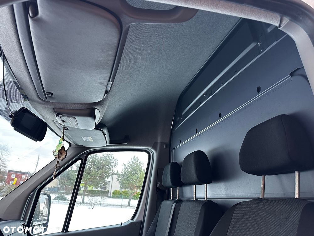 Mercedes-Benz Sprinter - 10