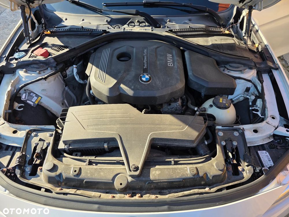 BMW Seria 3 318i - 9