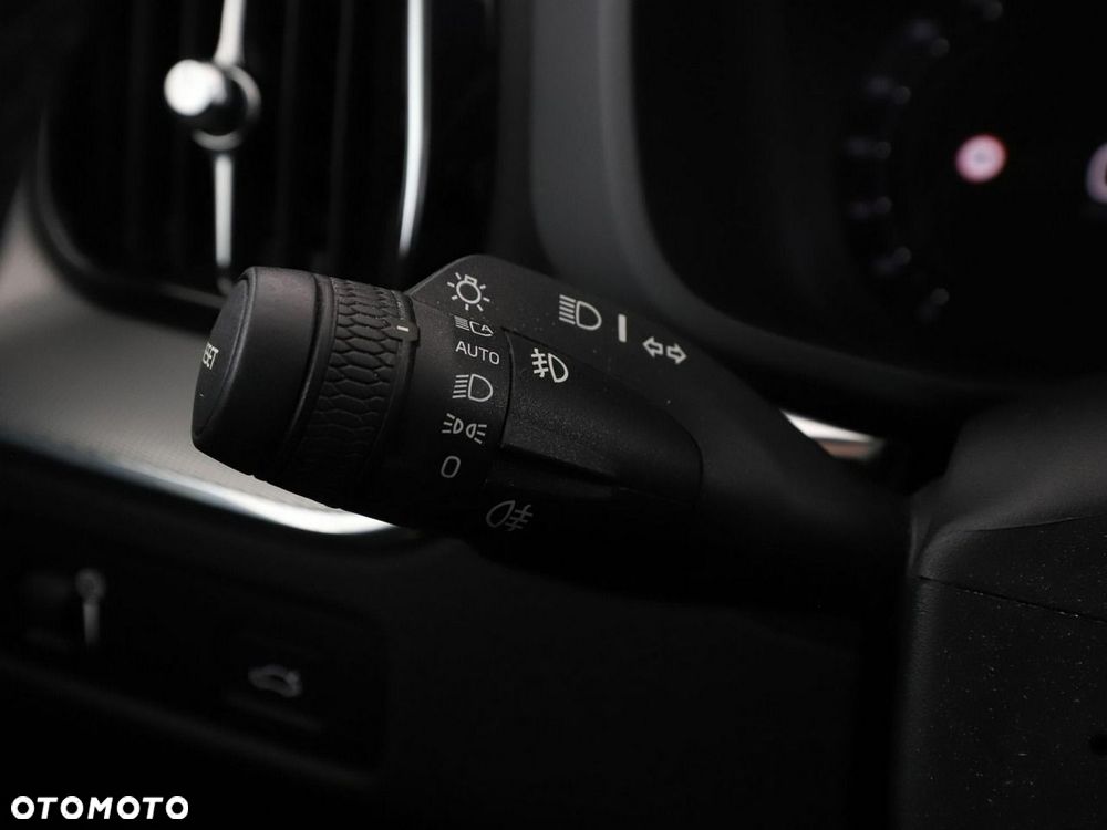 Volvo XC 60 B4 D R-Design - 34