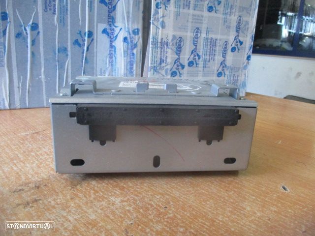 Radios 8A6T18C815BR FORD FIESTA 6  2010 1.4TDCI 70CV 5P BRANCO ORIGINAL RADIO AHU  FORD FIESTA 6 FASE 1 2010 1.6TDCI 90CV 5P PRETO FORD FIESTA 6 FASE 1 2010 1.4TDCI 70CV 5P CINZA ORIGINAL RADIO AHU - 1