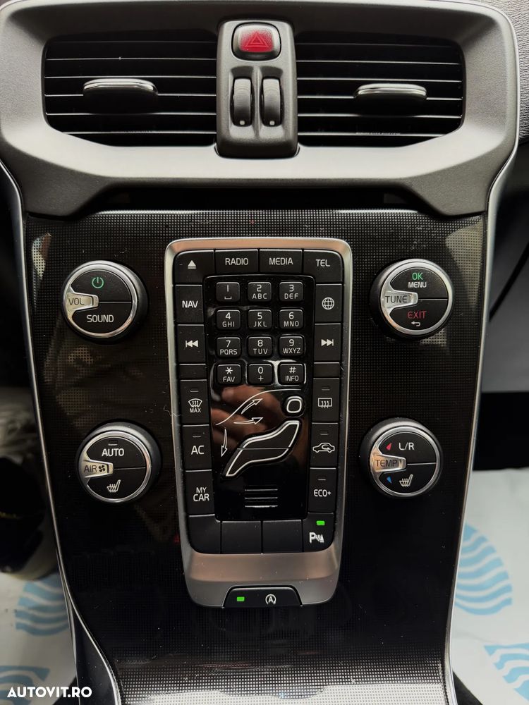 Volvo V40 D3 Geartronic Summum - 20
