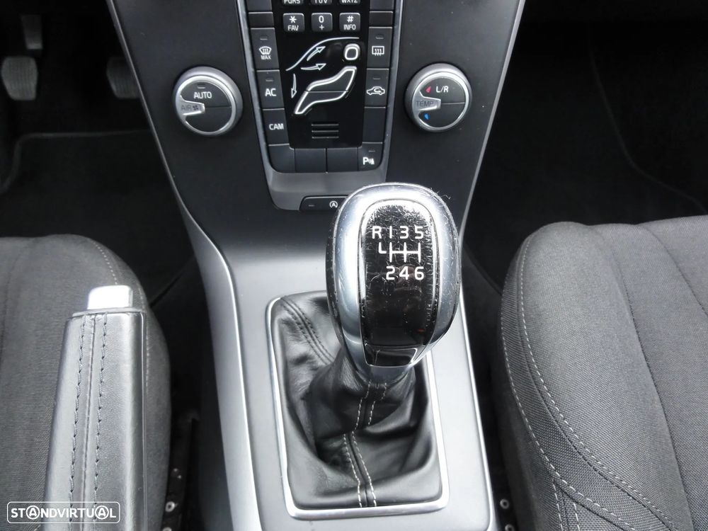 Volvo V40 D2 Momentum - 23