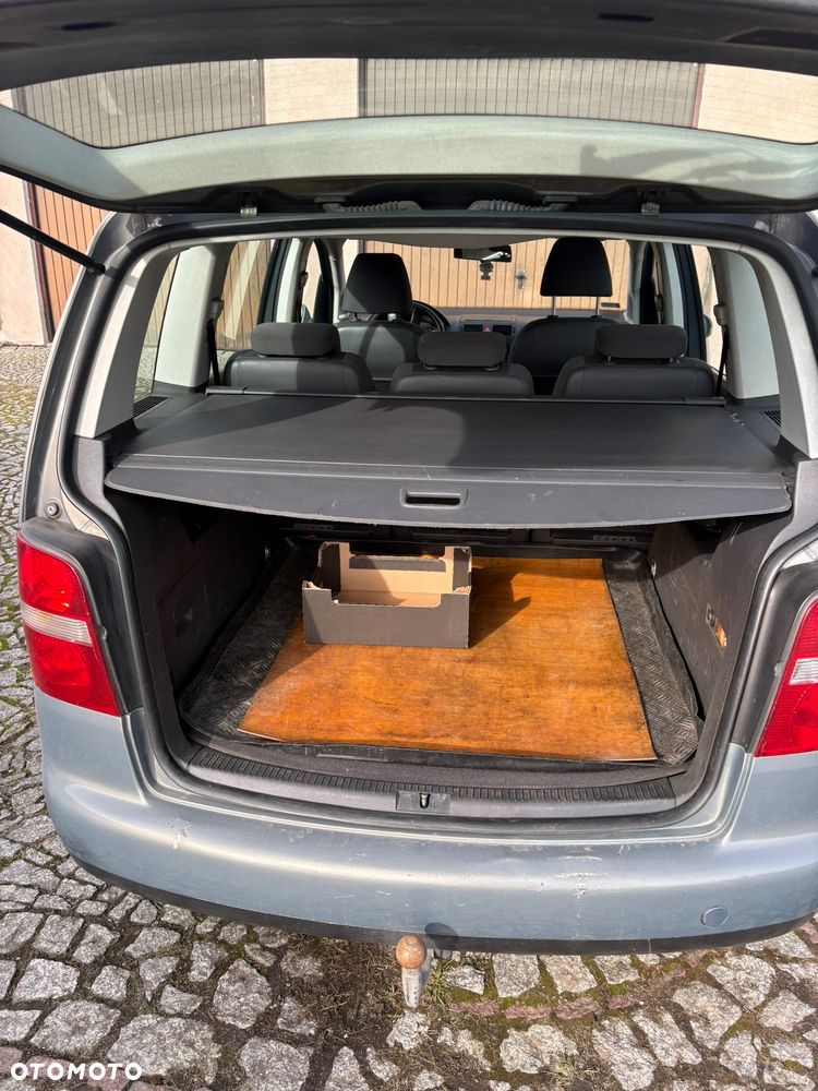 Volkswagen Touran ver-1-9-tdi-dpf-conceptline - 5