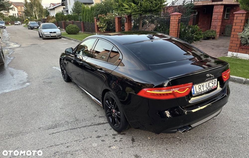 Jaguar XE 2.0 D R-Sport - 7