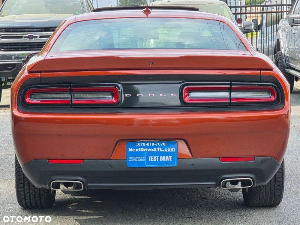 Dodge Challenger - 5