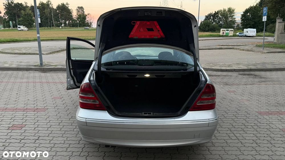 Mercedes-Benz Klasa C 220 CDI Classic - 13