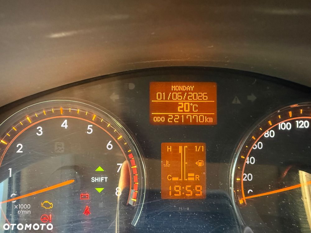 Toyota Avensis 1.8 Sol - 28