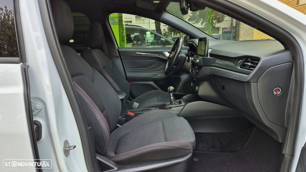 Ford Focus SW 1.0 EcoBoost ST-Line - 15
