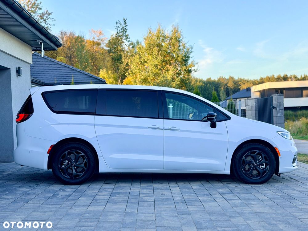 Chrysler Pacifica - 13