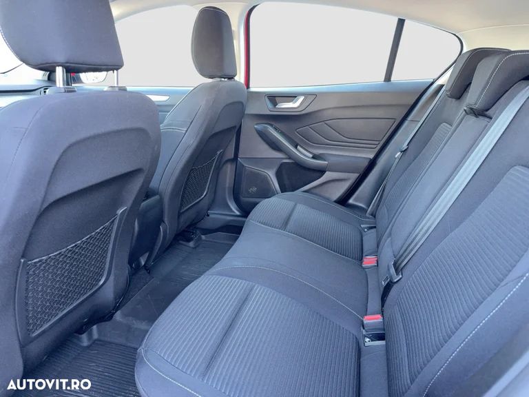 Ford Focus - 12