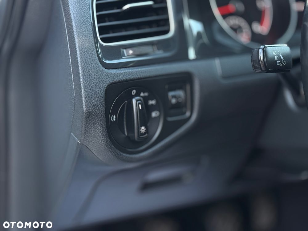 Volkswagen Golf - 20