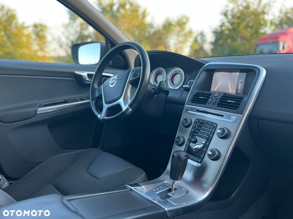 Volvo XC 60 2.4D AWD Momentum - 11