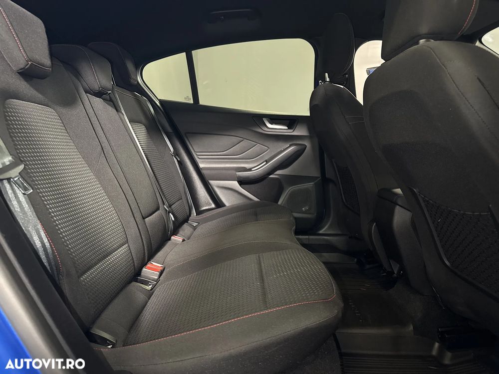 Ford Focus - 13