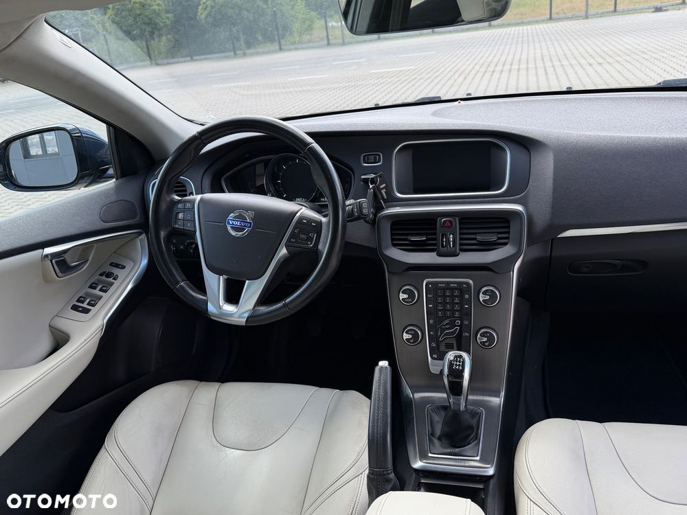Volvo V40 D2 - 13