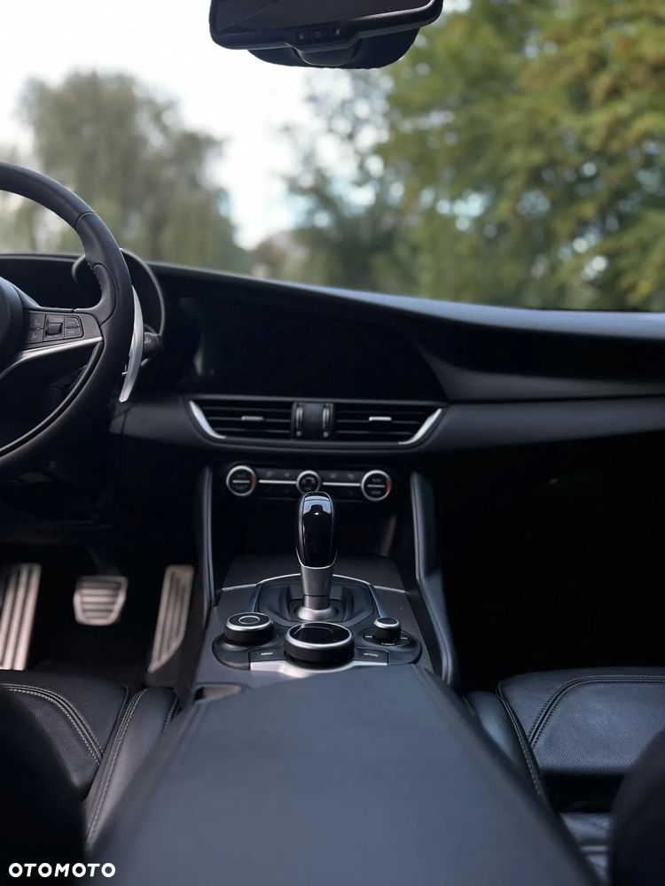 Alfa Romeo Giulia 2.0 Turbo 16V AT8-Q4 Veloce - 25