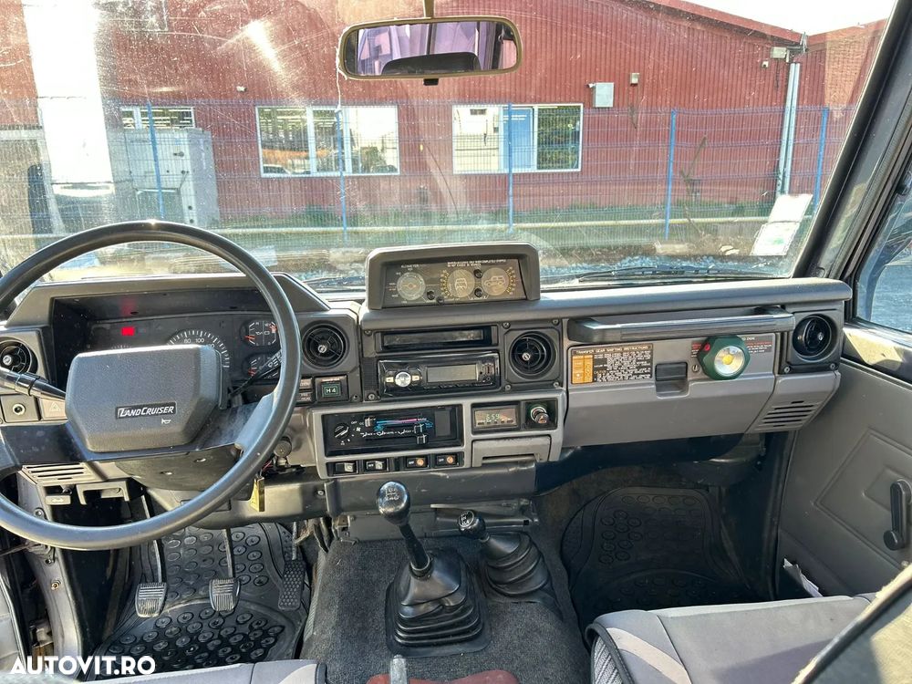 Toyota Land Cruiser - 7