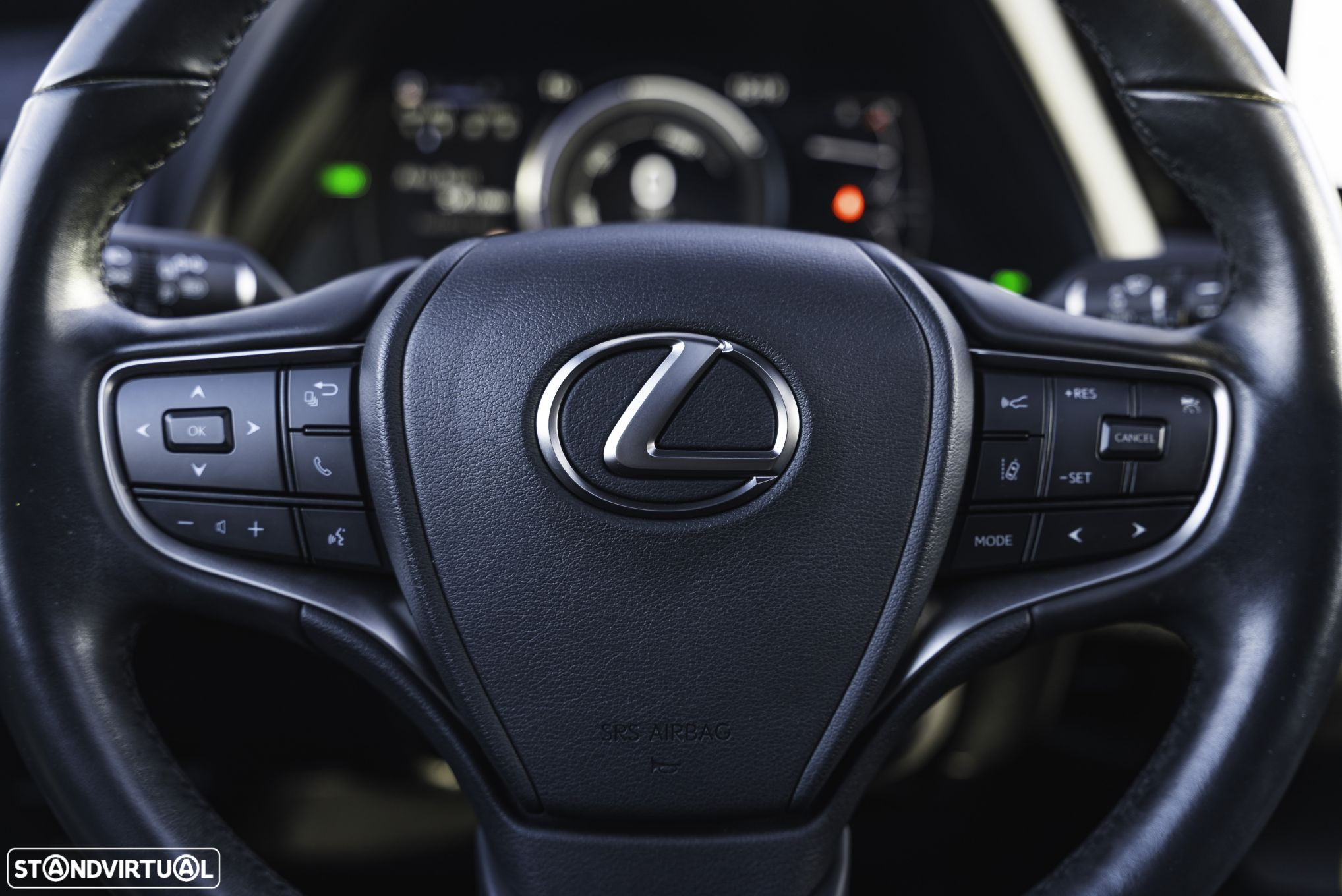 Lexus ux-250h - 13