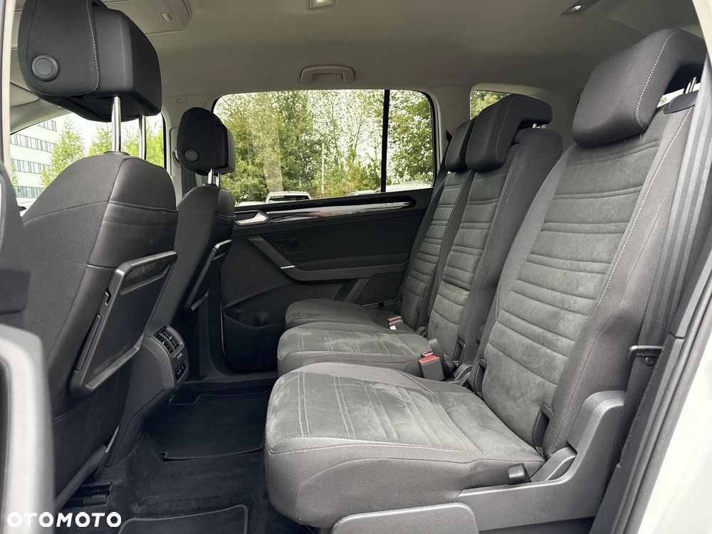 Volkswagen Touran - 28