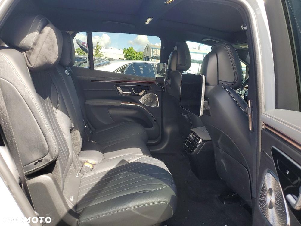 Mercedes-Benz EQS 680 SUV - 2