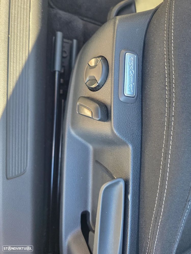 VW Passat Variant 2.0 TDi Highline DSG - 26