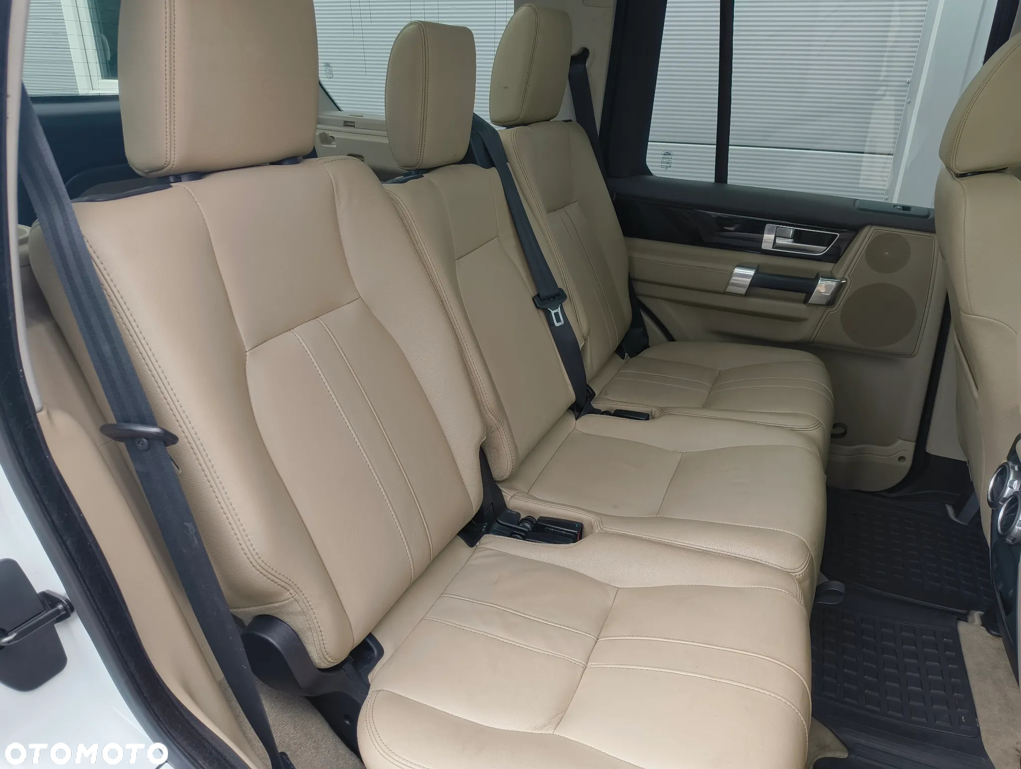 Land Rover Discovery IV 3.0 V6 SC HSE - 15