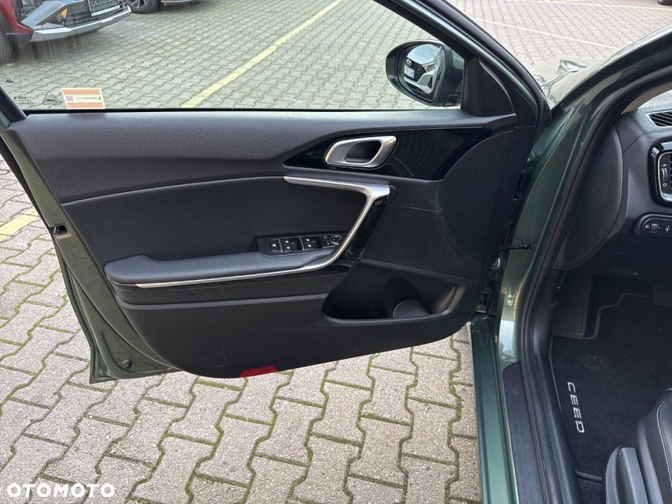 Kia Ceed - 10