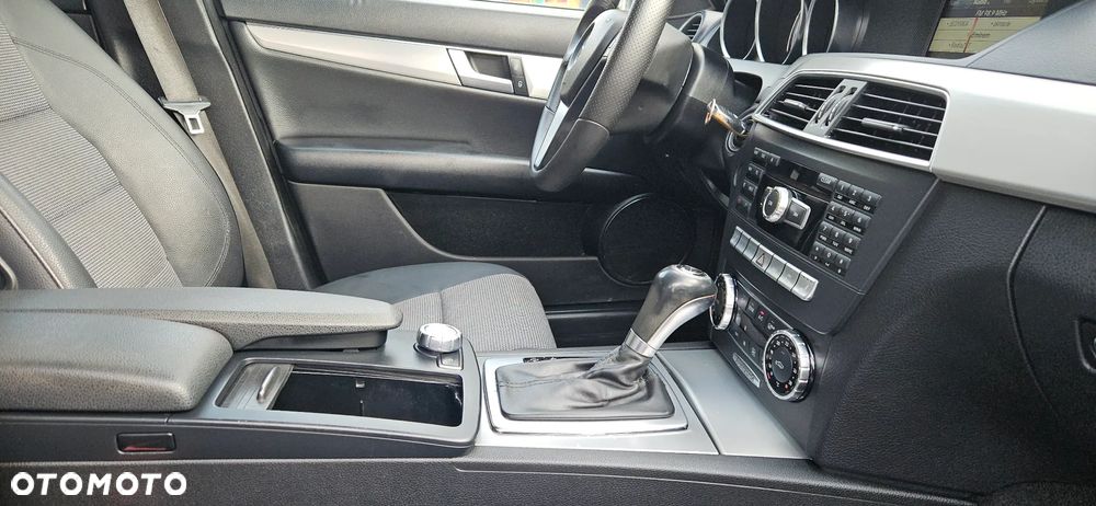 Mercedes-Benz Klasa C 180 Kompressor Automatik BlueEFFICIENCY Avantgarde - 32