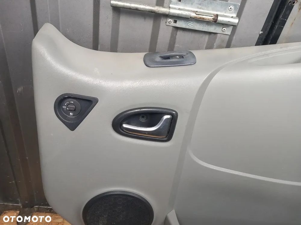 boczek drzwi prawy przód tapicerka włącznik airbag trafic ii vivaro a primastar 2001-2014 - 2