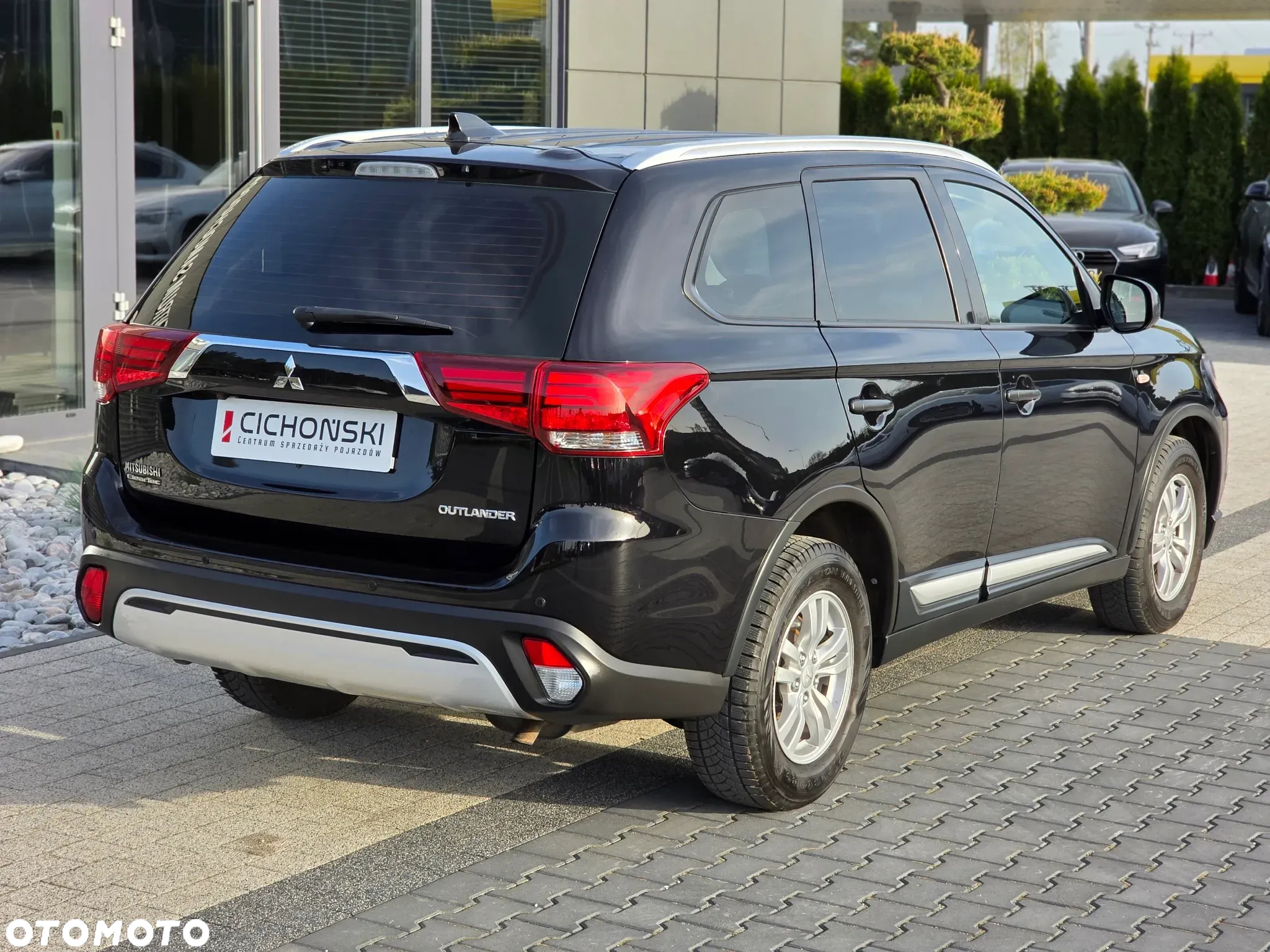 Mitsubishi Outlander 2.0 Invite + 2WD - 31