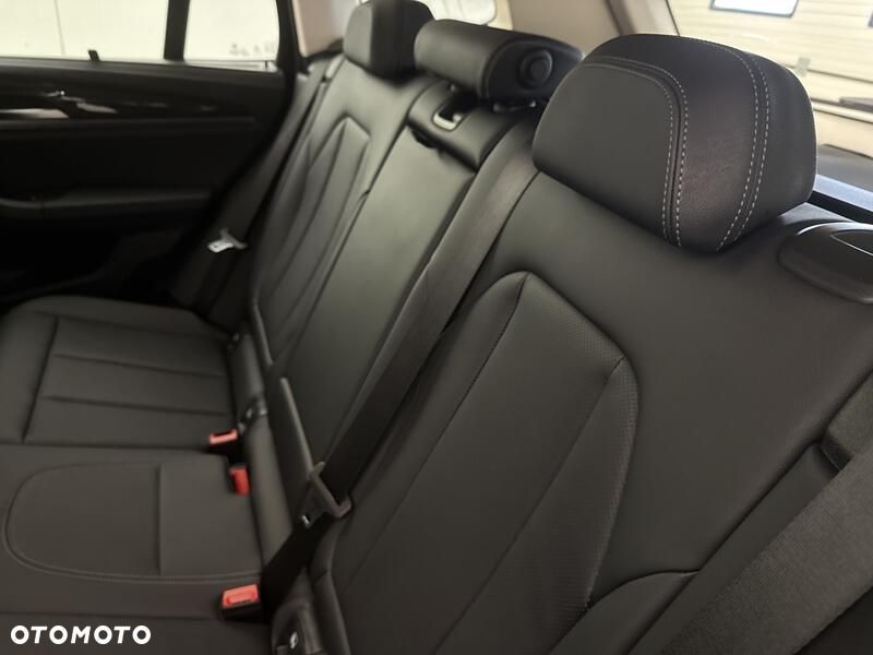 BMW X3 xDrive30e - 21